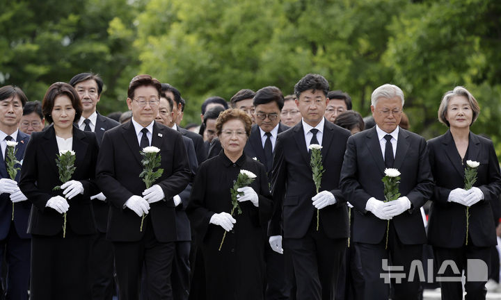 이재명 대통령, "노무현 전 대통령 못다 이룬 꿈 국민주권정부가 반드시 완수" [뉴시스Pic]