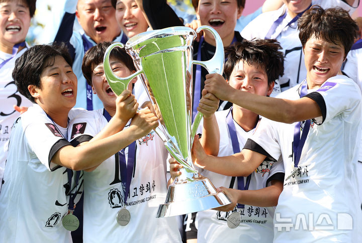 일본 누르고 우승 차지한 北내고향여자축구단