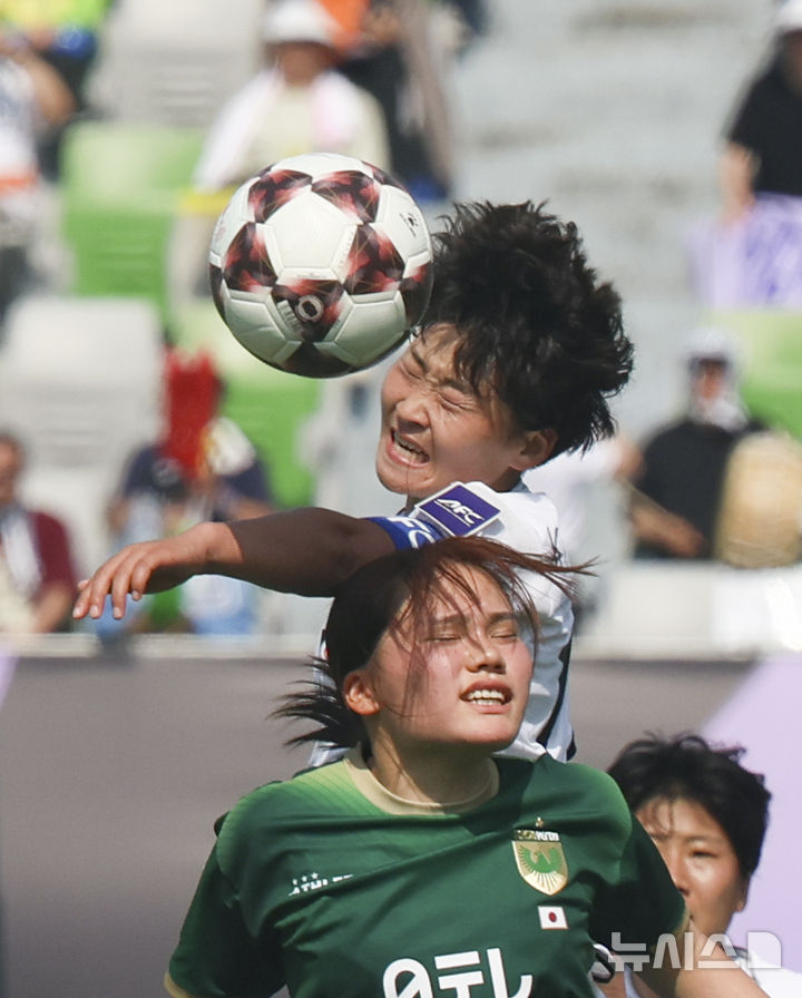 헤딩하는 내고향 주장 김경영