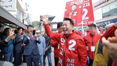 '탱크데이' 아랑곳없이…안교재 "스벅이 찾는 도시조성"[6·3수원]