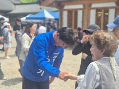 경북지사 여야 후보, 석탄일 사찰방문…불교계 표심공략
