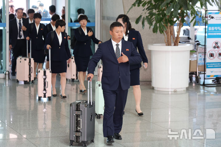 내고향여자축구단, 우승 트로피와 함께 귀국길