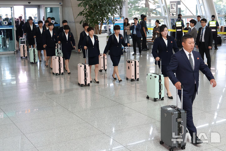 AWCL 우승한 내고향여자축구단 출국