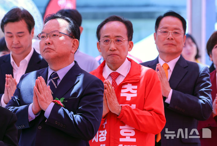 부처님오신날 합장하는 김부겸-추경호-이수찬 후보
