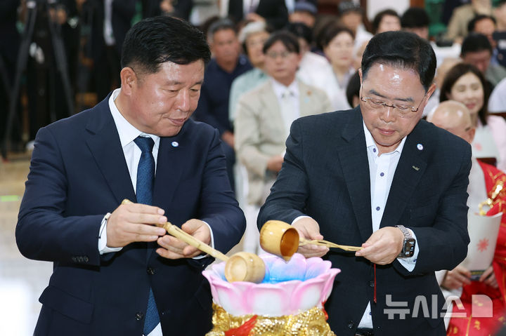 양주시장 정덕영-강수현 후보, 관불의식