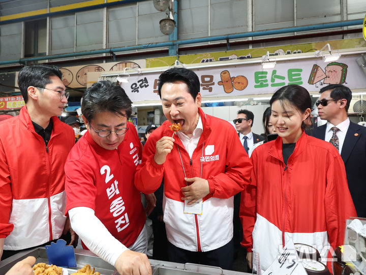 인천 옥련시장 찾은 장동혁 대표