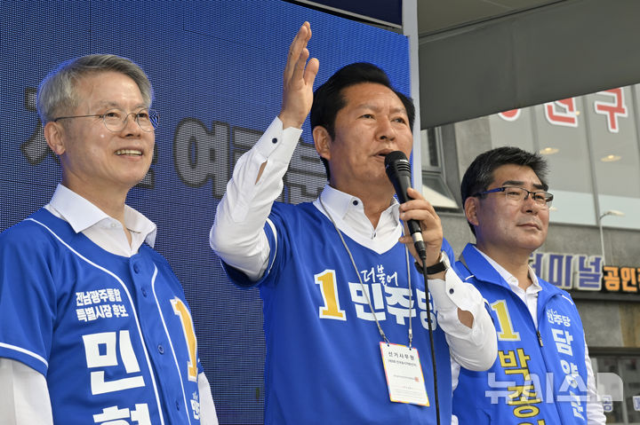 민주당 후보 지지 호소하는 정청래 대표