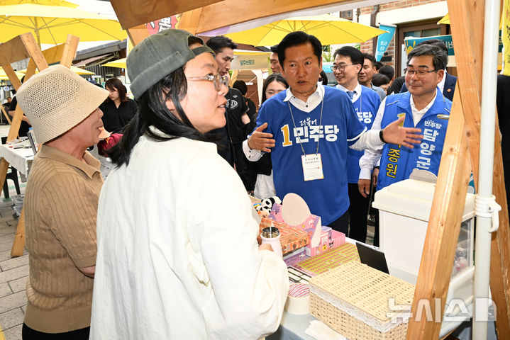 담양시장 야시장 상인들 만나는 정청래 대표