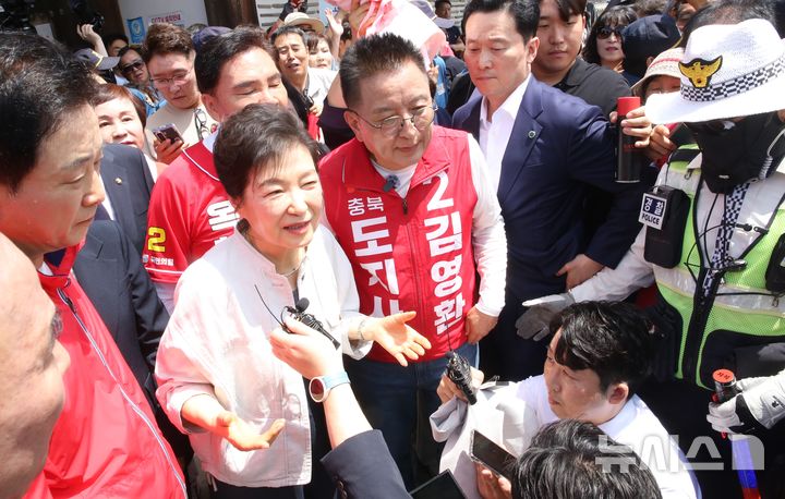 시민들 만나는 박근혜 전 대통령