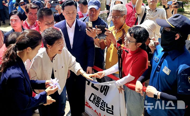 "반가워요" "어서오세요"