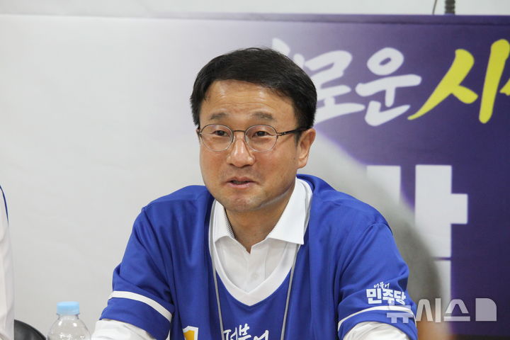천안의 박수현 후보 캠프 방문한 민주당 한병도 원내대표