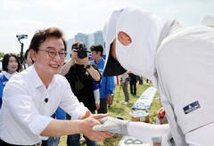 '보수·중도 인사' 품은 전재수 선대위…외연 확장 나섰다