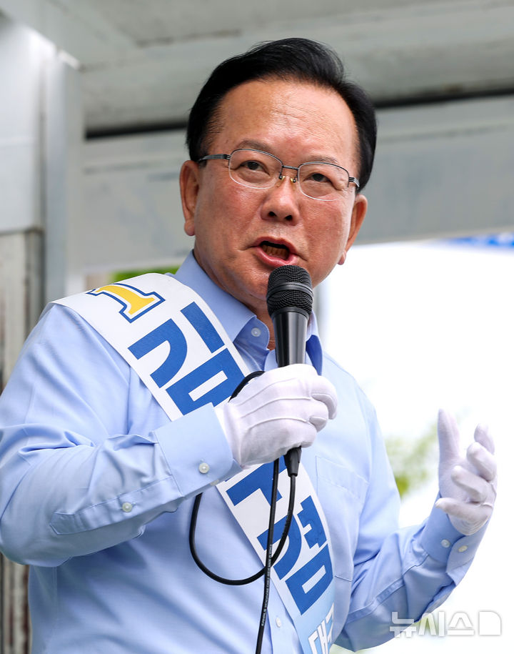 지지 호소하는 김부겸 대구시장 후보