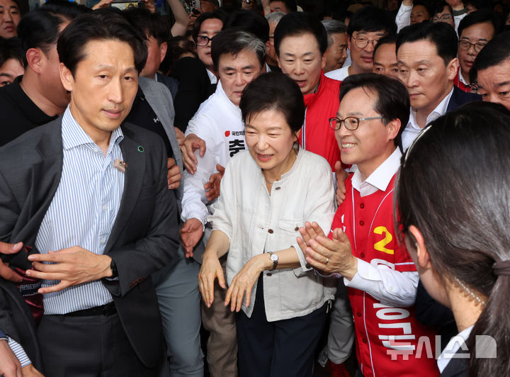 박근혜 전 대통령, 국민의힘 지방선거 후보들과 함께