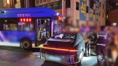 제주 도로서 불법 유턴 승용차와 시내버스 쾅…3명 부상