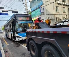 버스가 '쾅쾅쾅', 1명 경상…60대 운전기사 "기억 잃었다"