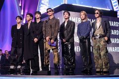 "아미, 우리가 또 해냈어" BTS, 美 AMA서 두 번째 대상 등 3관왕 (종합)