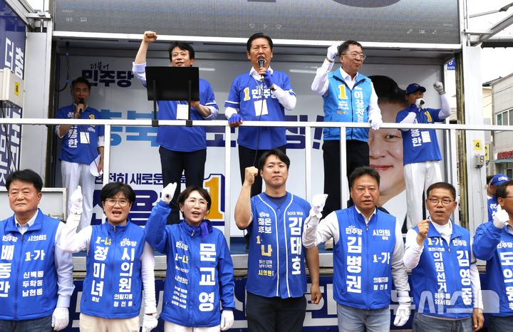 제천서 지지 호소하는 정청래 대표
