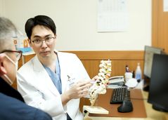 "뇌척수액 고였어요"…치매로 오해하는 '이 질환'