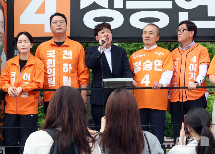 정승연 후보 지지호소하는 이준석 대표