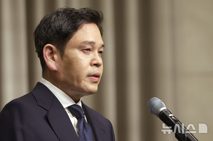 정용진 신세계 회장 "모든 책임은 저에게"…'스벅 사태' 대국민 사과