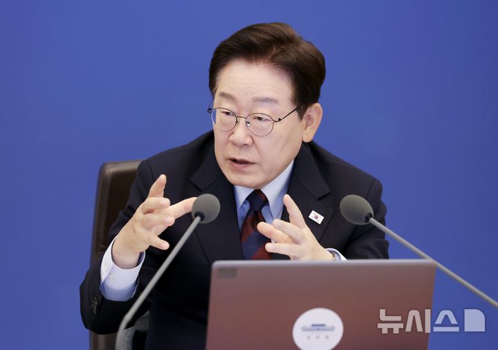 이재명 대통령, "핵추진잠수함 도입 속도내야…전작권 환수도 신속히" [뉴시스Pic]