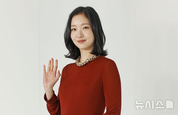 김고은, 우아한 손인사