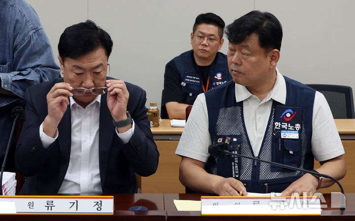 안경 쓰는 류기정 사용자 위원