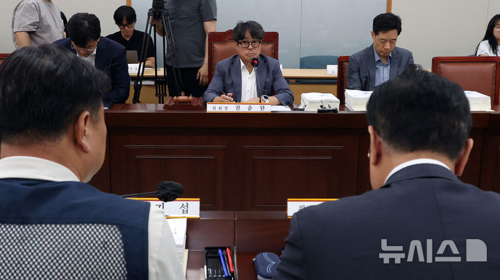 발언하는 권순원 최저임금위원장