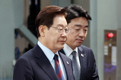 李, 3000t급 잠수함 '신채호함' 대비태세 점검…'핵잠 운용 주역은 승조원' 강조