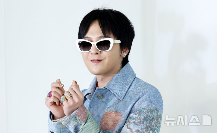 지디의 귀여운 손하트