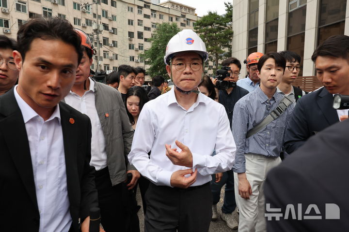 서소문 고가도로 붕괴 사고 현장 찾은 정원오 더불어민주당 서울시장 후보