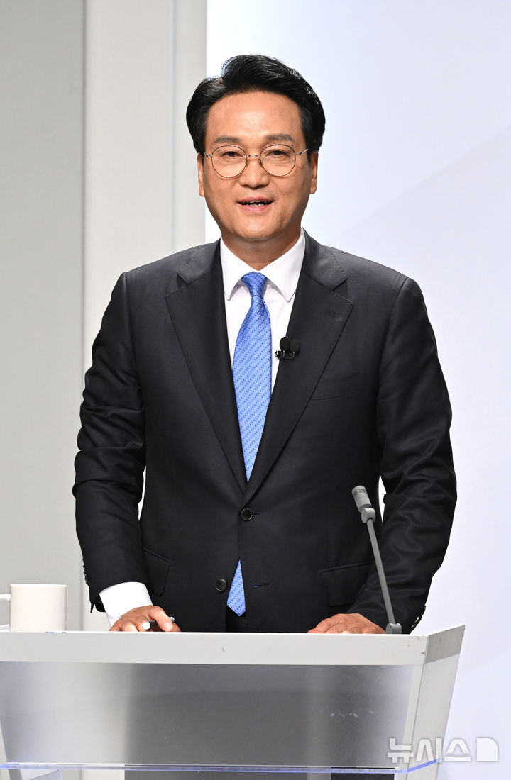 토론 준비하는 안민석 경기도교육감 후보