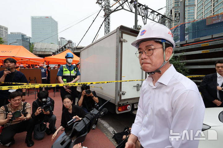 서소문 고가도로 붕괴 사고 현장 찾은 정원오