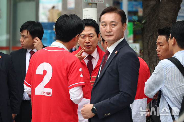 장동혁 '심각한 대화'