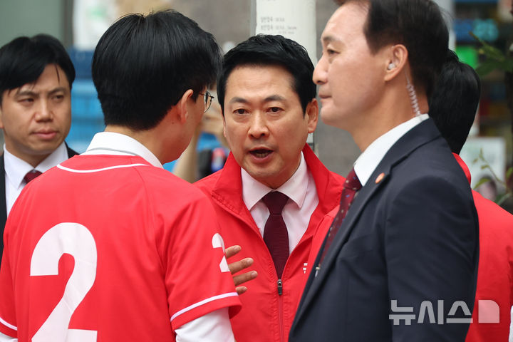 장동혁 '심각한 대화'