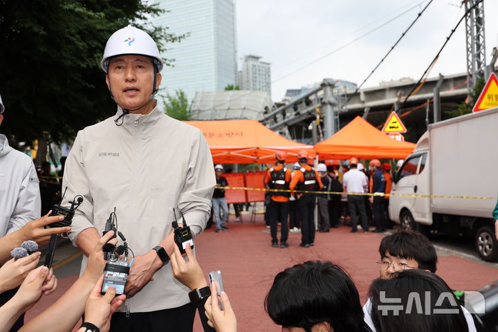 서소문 고가차도 붕괴 사고 현장 찾은 오세훈 후보