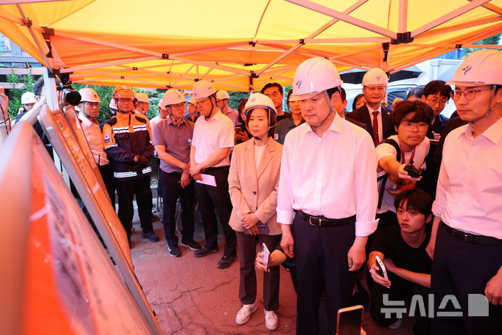 서소문 고가도로 붕괴 사고 현장 찾은 장동혁