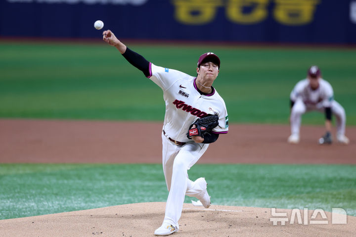 KIA 상대로 마운드 오른 안우진