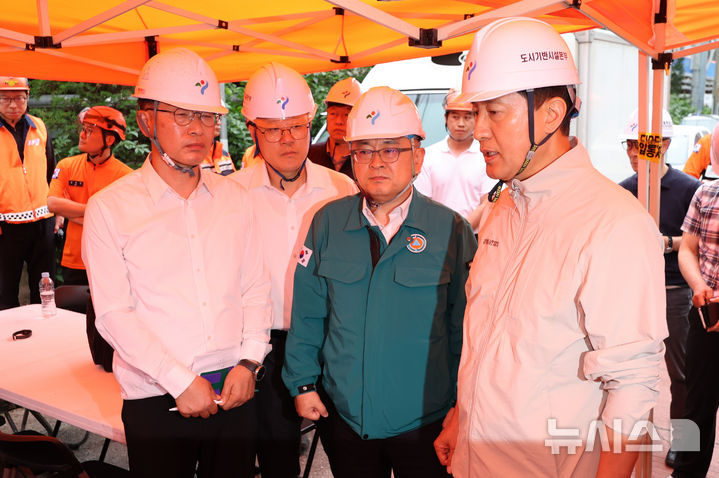 서소문 고가차도 붕괴 현장 찾은 오세훈 후보