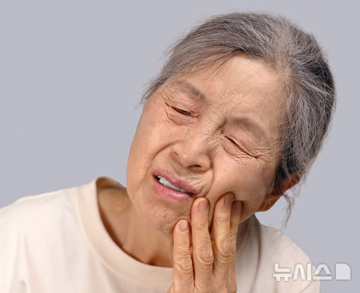 여름철 욱신거리는 잇몸 통증…혹시 사랑니 때문?