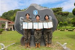 32사단 여군들, 소아암 환아 위해 '머리카락 기부' 행진
