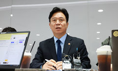 노동장관 "반도체는 공공재…초과이윤 배분 토론회 열 것"