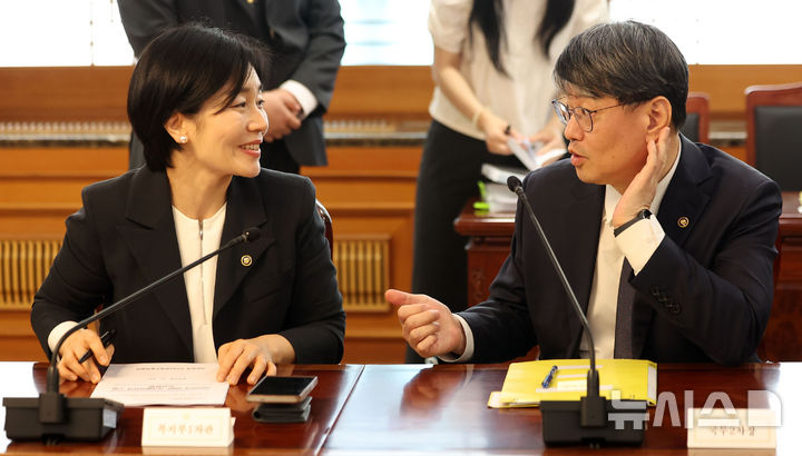 대한민국 2045 전략수립위원회 참석한 김용수 국무2차장-현수엽 복지부 1차관
