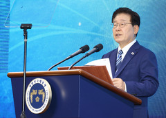 이 대통령 "YS 꿈꾼 해양강국 도약 앞당길 것…동남권서 실현"(종합)