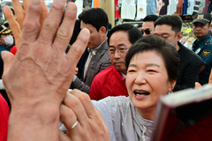 경남 찾은 박근혜 전 대통령, 국민의힘 후보 지원 유세 [뉴시스Pic]
