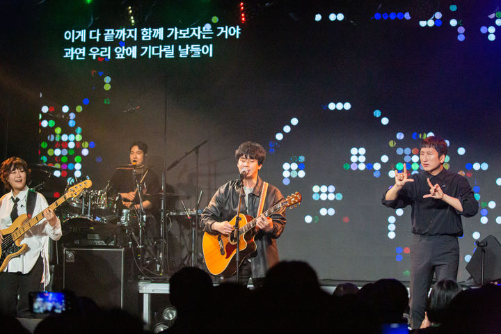패럴림픽 수놓은 배희관밴드 "실력으로 롱런할 것"[당신 옆 장애인]