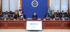 이재명 대통령, 수석보좌관회의 주재 '온라인 플랫폼 등 수단 다 동원해 유통 활발해지도록 방안 찾아야' [뉴시스Pic]