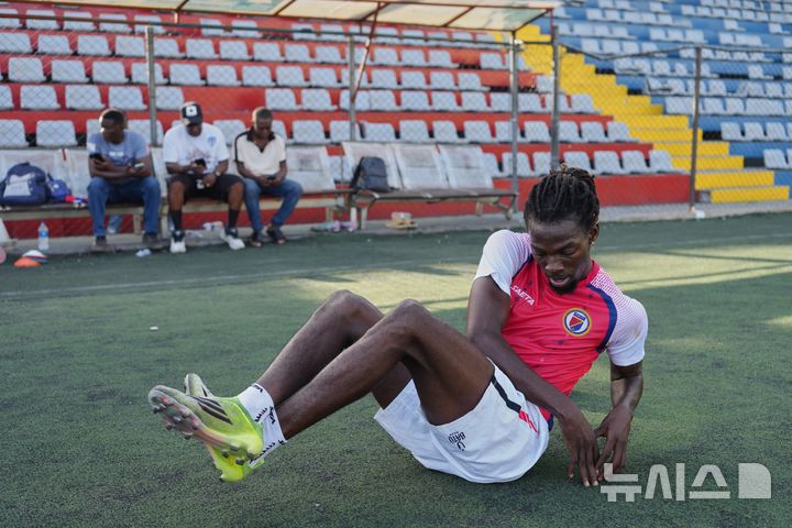 아이티 피에르, 비자 획득으로 월드컵 출전 가능성 열어주며 멕시코 축구 대표팀의 징계 이어져