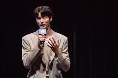 홍콩 코믹콘 참석해 인사하는 변우석